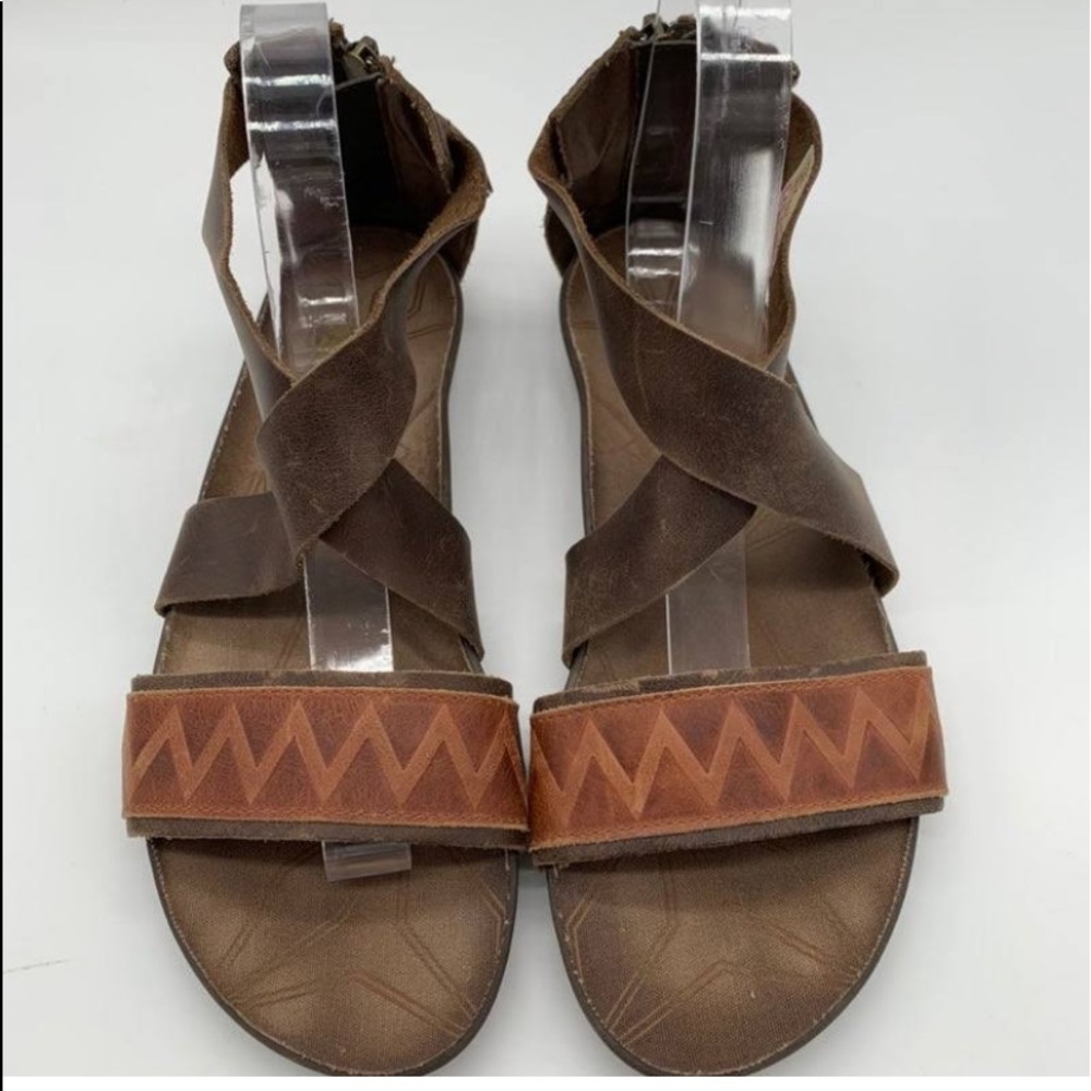 Cushe leather almost NEW weathered leather sandals